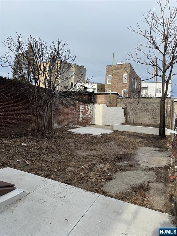 196 Malvern Street, Unit 2 Newark, NJ 07105 - Photo 14 of 16 a view of a yard with large trees