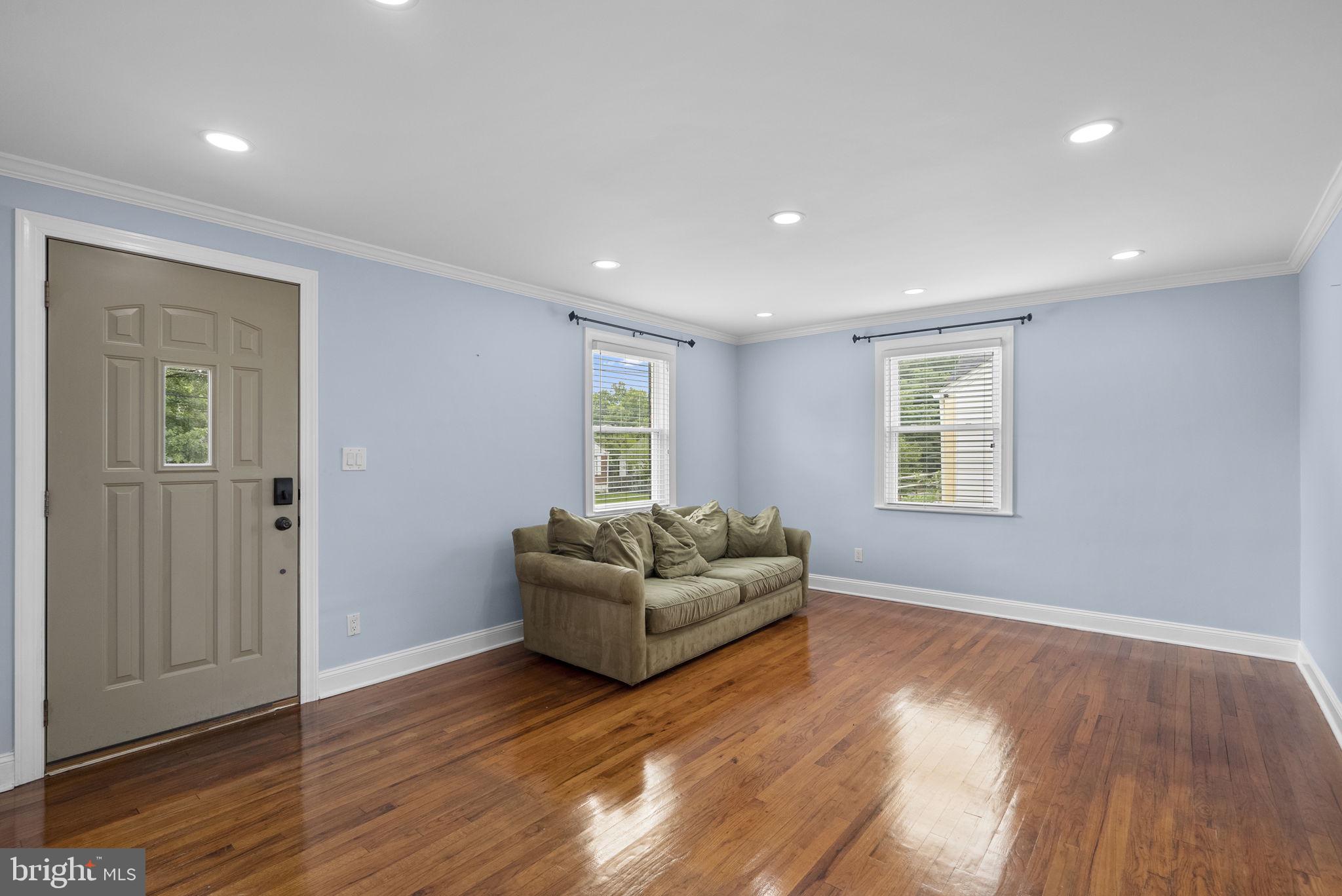 3013 Medway Street Silver Spring, MD 20902 - Photo 12 of 30 Bright and inviting living space.