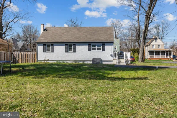 a view of a yard in front of a house