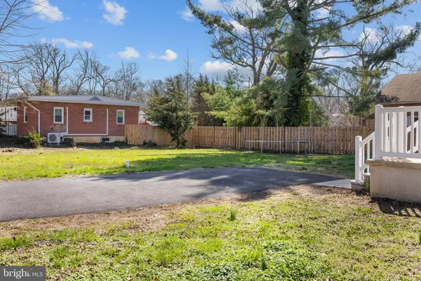 a view of a yard with a house and a yard