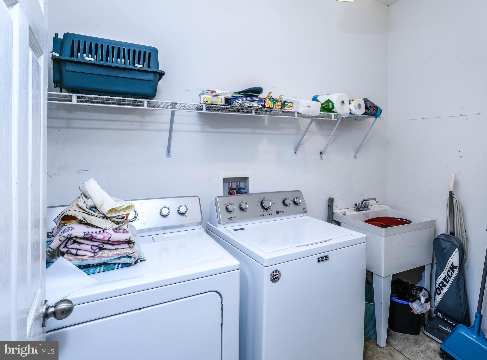 1195 Shangri-La Road Bentonville, VA 22610 - Photo 32 of 64 a utility room with dryer and washer