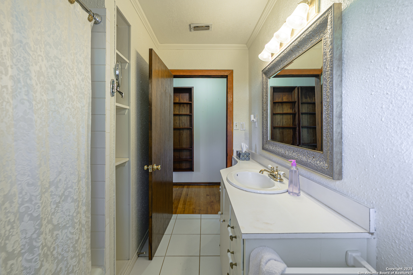 1173 Charco Road Beeville, TX 78102 - Photo 33 of 39 a bathroom with a sink and a mirror