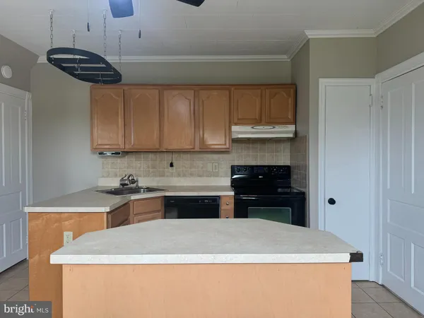 $2,300 | 242 East Broad Street, Trumbauersville, PA 18951