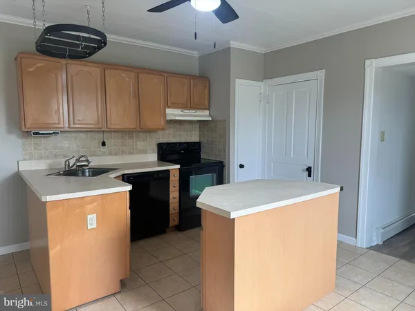 $2,300 | 242 East Broad Street, Trumbauersville, PA 18951