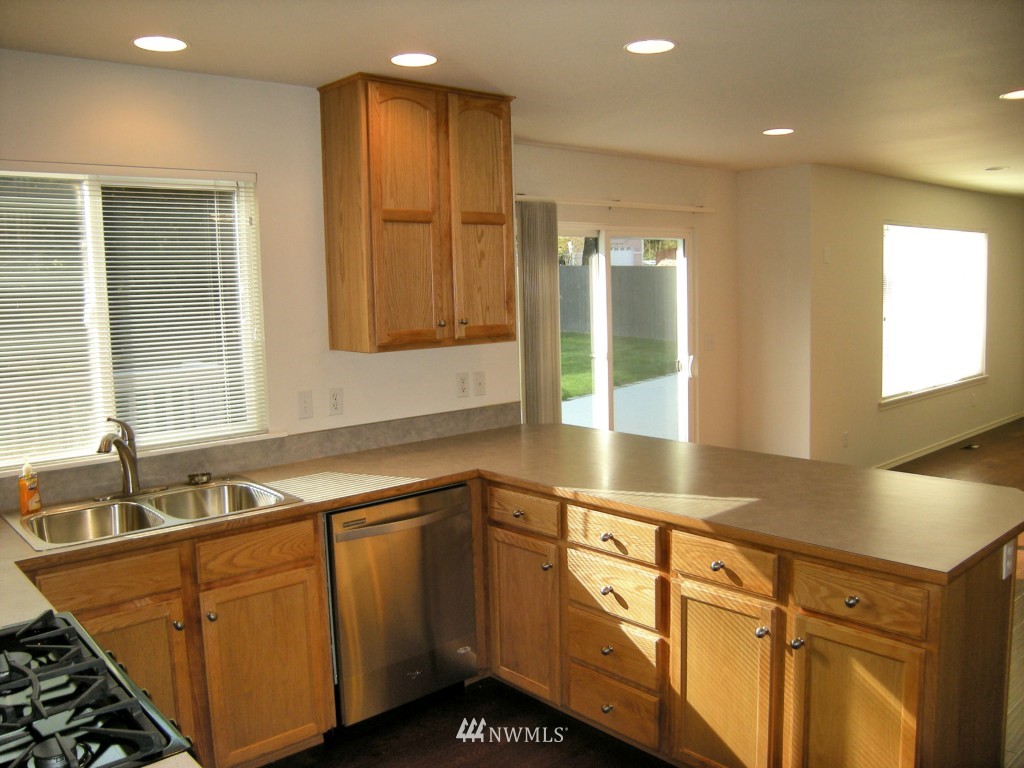 22034 9th Avenue Southeast Bothell, WA 98021 - Photo 7 of 25