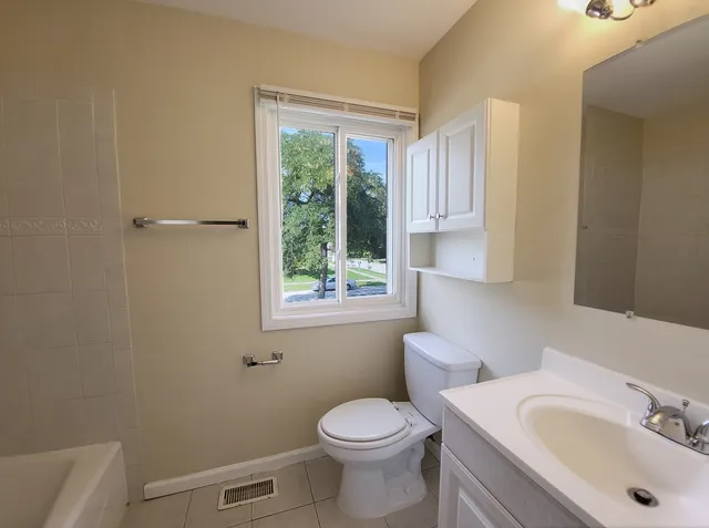 $302,000 | 25 Pheasant Road, Matteson, IL 60443