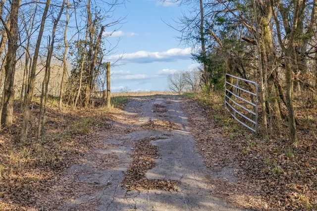 $1,899,000 | 3819 Old Highway 13, Cumberland City, TN 37050