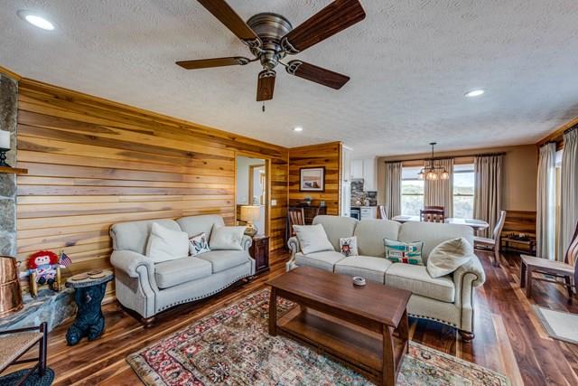 11775 Fox Hill Road Baxter, TN 38544 - Photo 6 of 19 a living room with furniture