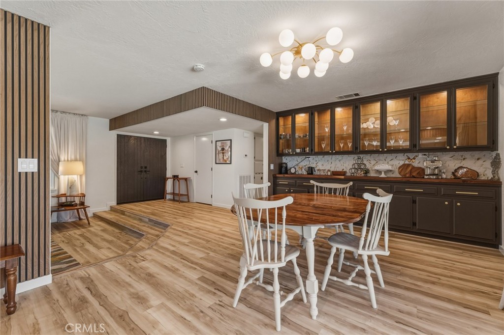16230 St Timothy Road Apple Valley, CA 92307 - Photo 20 of 51 Dining area and coffee bar