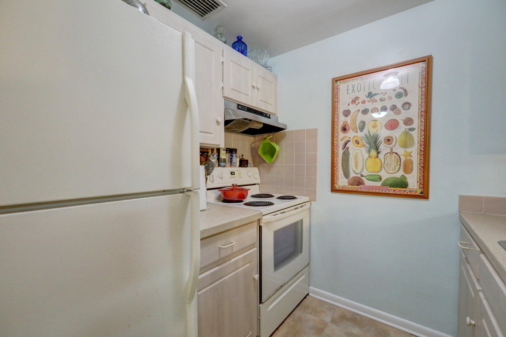 5806 Keith Road Jupiter, FL 33458 - Photo 14 of 24 a kitchen with white cabinets and white appliances