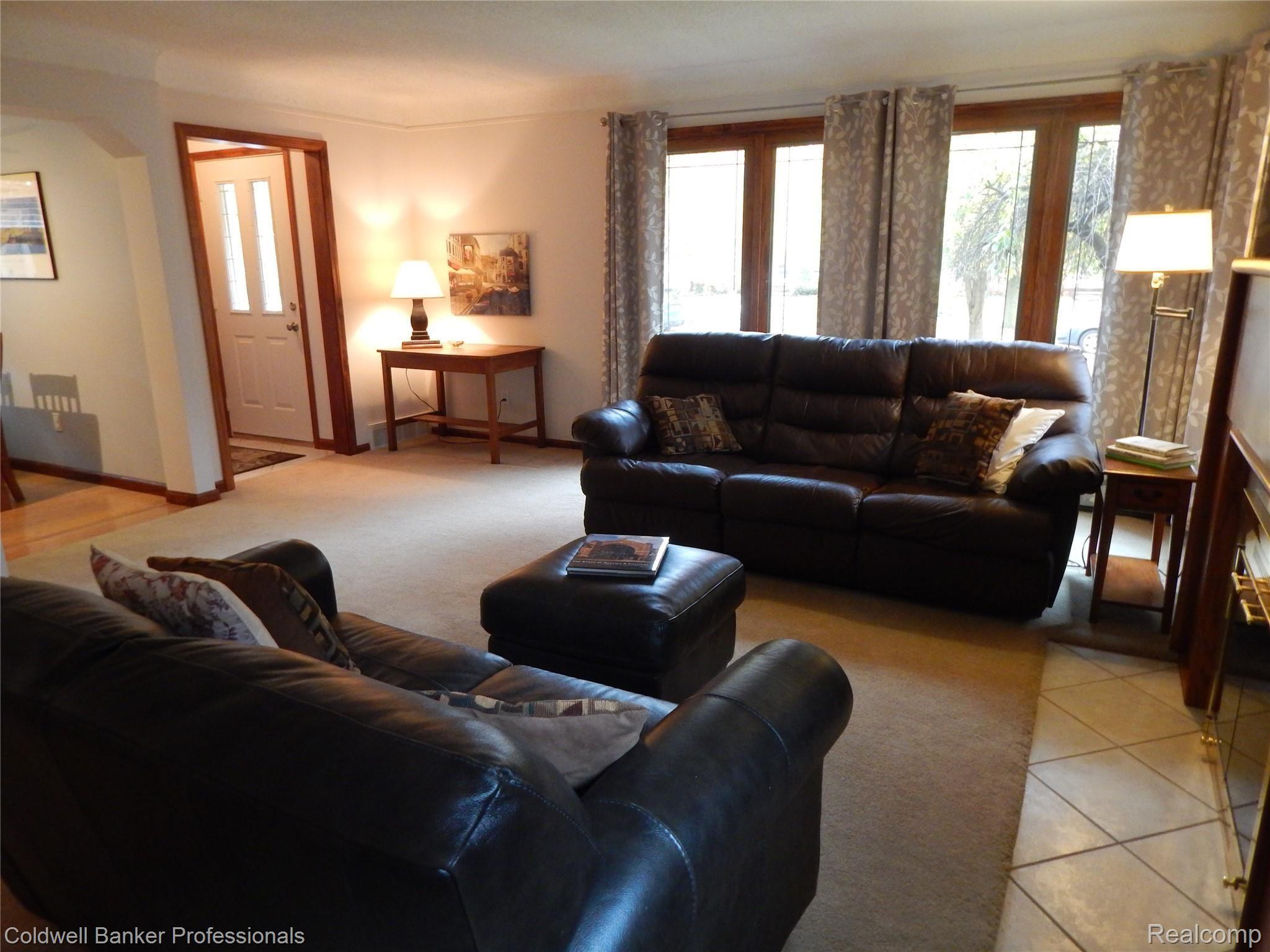 1587 Mansfield Road Birmingham, MI 48009 - Photo 16 of 43 DSCN6256.JPG