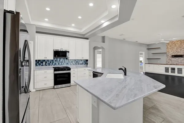 $750,000 | 704 Fayette Place, Lutz, FL 33549