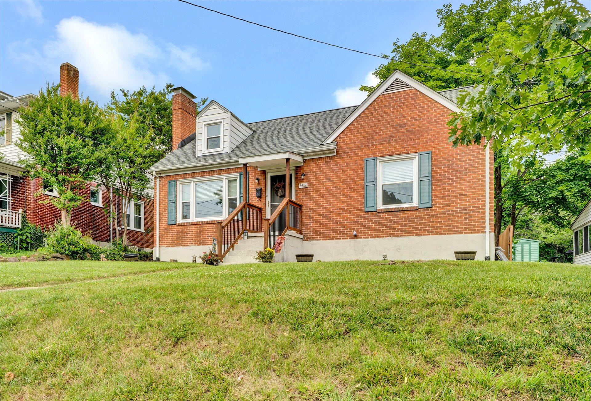 2443 Lofton Road Southwest Roanoke, VA 24015 - Photo 2 of 28 02-DSC00190
