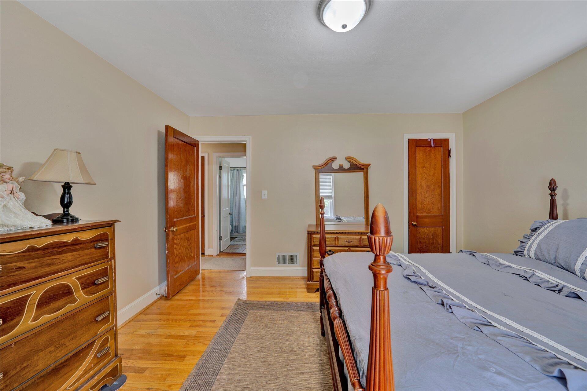 2443 Lofton Road Southwest Roanoke, VA 24015 - Photo 16 of 28 16-DSC00151