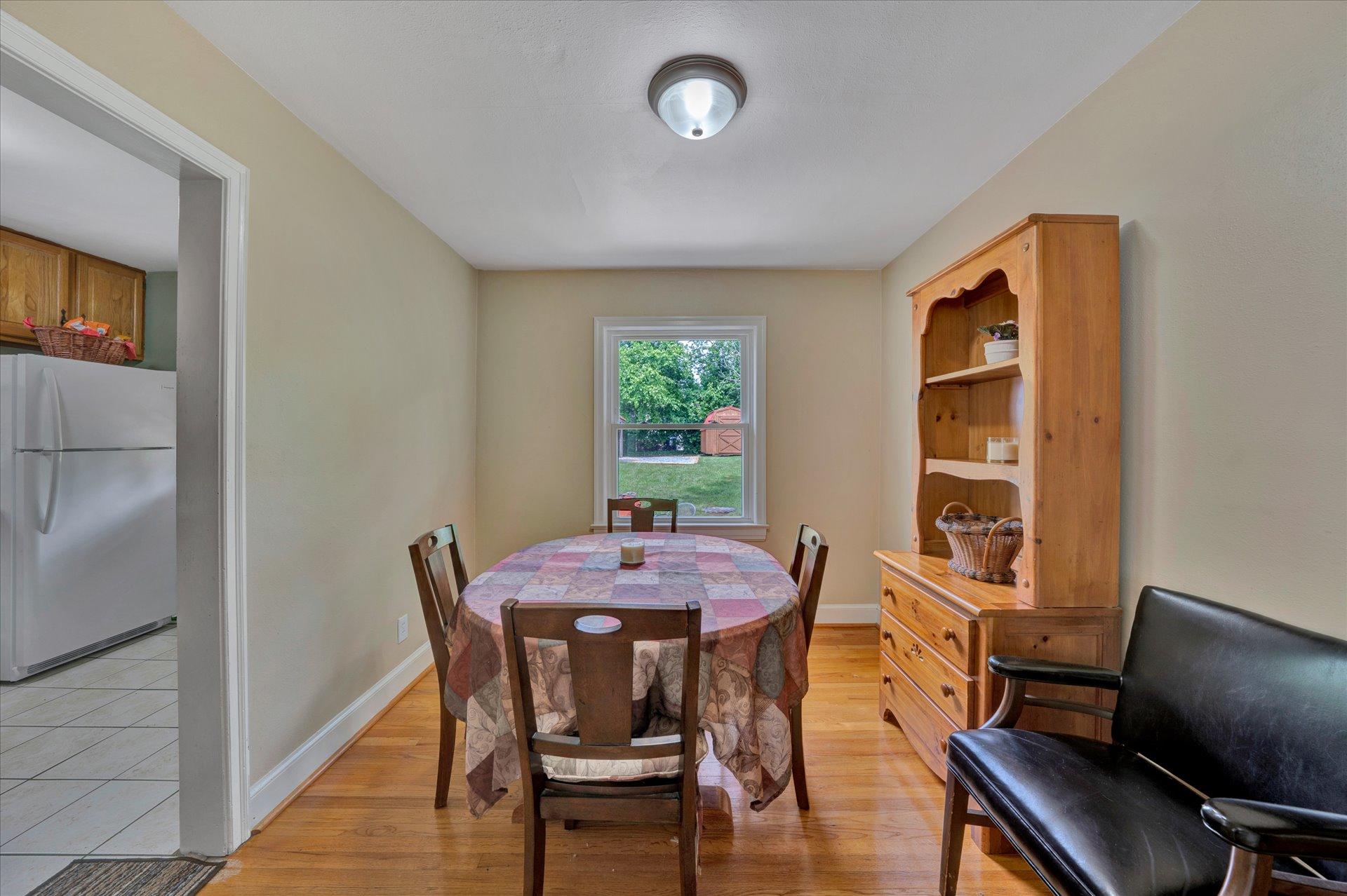 2443 Lofton Road Southwest Roanoke, VA 24015 - Photo 7 of 28 07-DSC00121