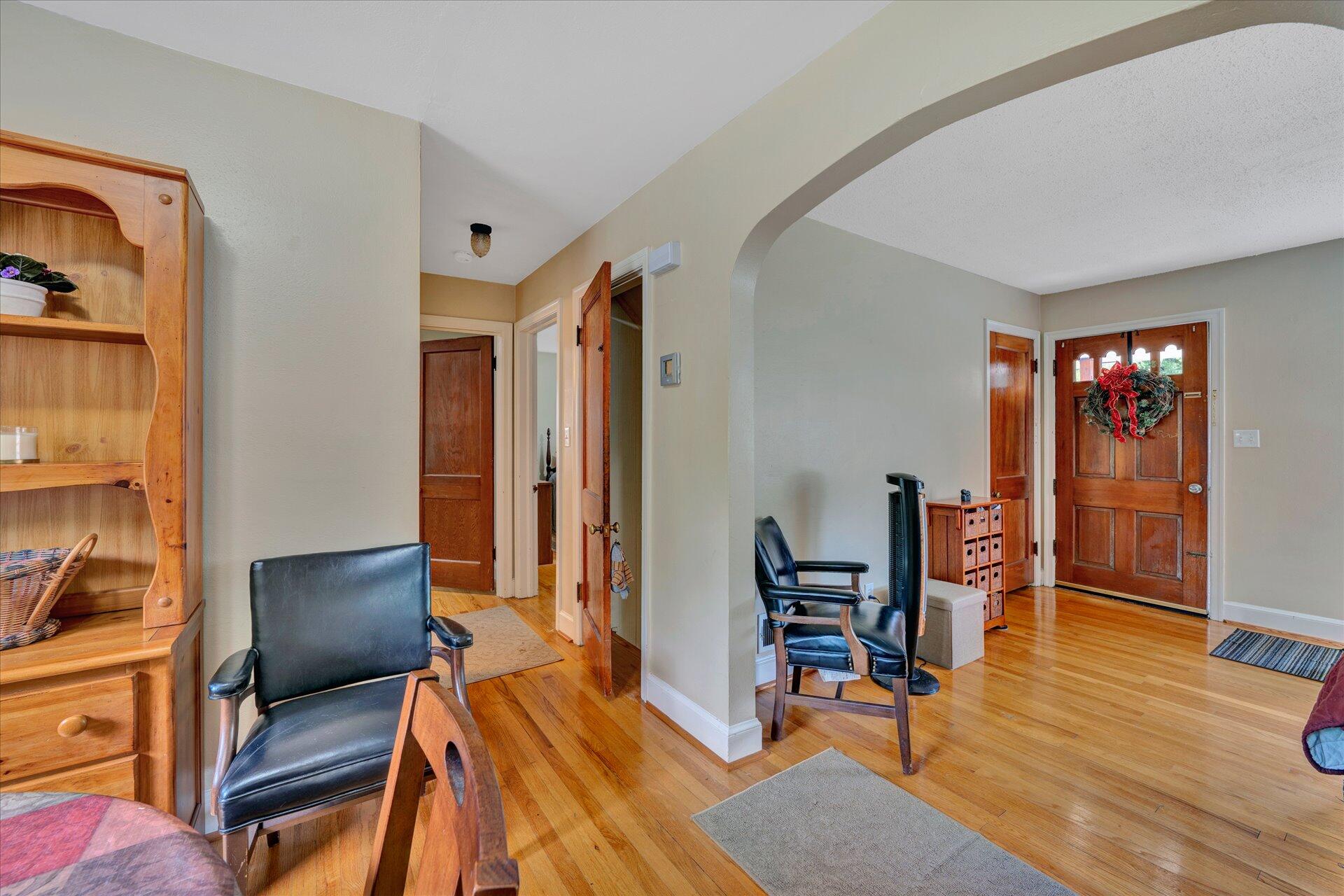 2443 Lofton Road Southwest Roanoke, VA 24015 - Photo 8 of 28 08-DSC00133