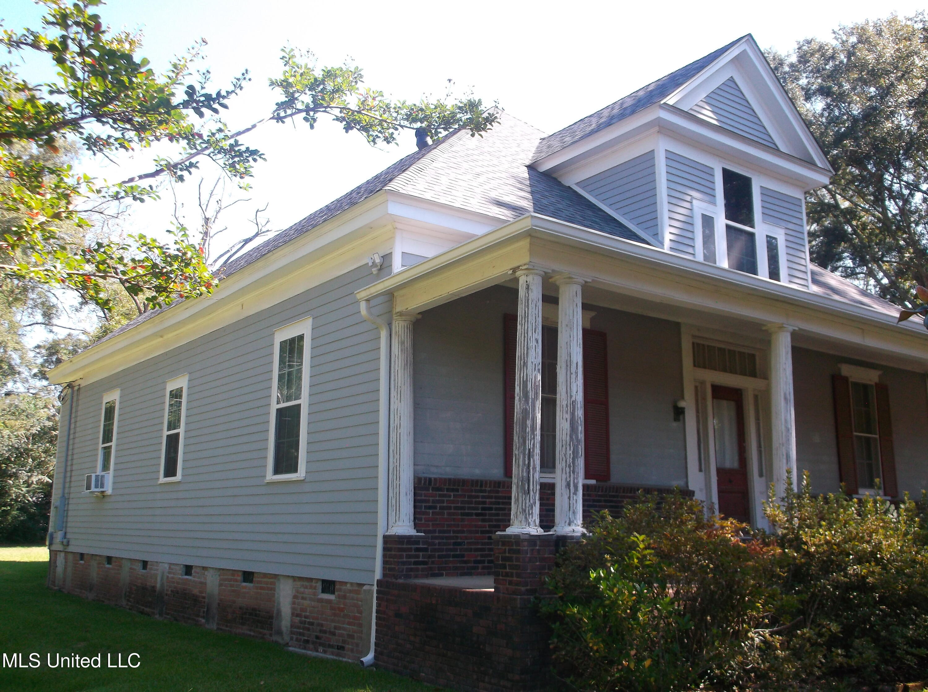 608 Peters Street Summit, MS 39666 - Photo 3 of 20 DSCF4584
