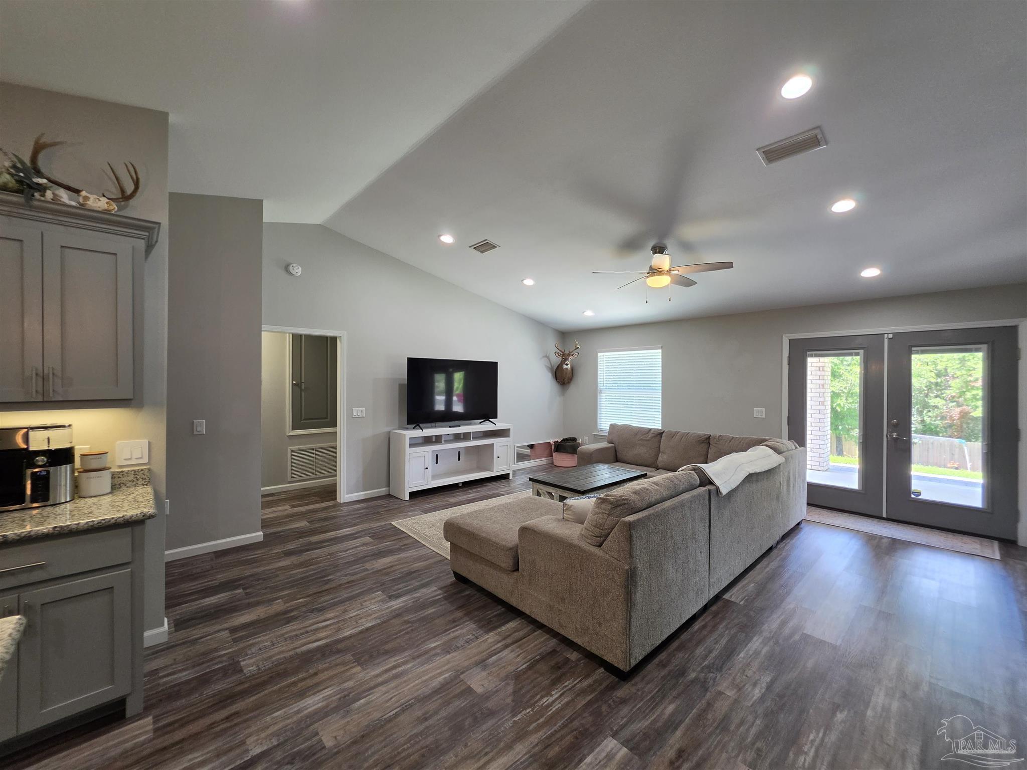 5565 Riviera Drive Milton, FL 32583 - Photo 8 of 22