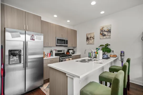 $3,811 | 832 West Erie Street, Unit 4W, Chicago, IL 60642