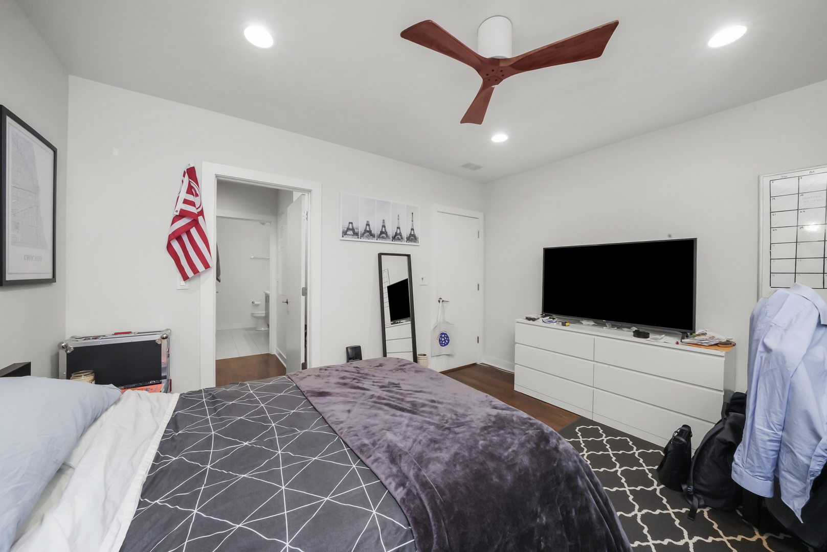 832 West Erie Street, Unit 4W Chicago, IL 60642 - Photo 4 of 8 a bedroom with a bed and a flat screen tv