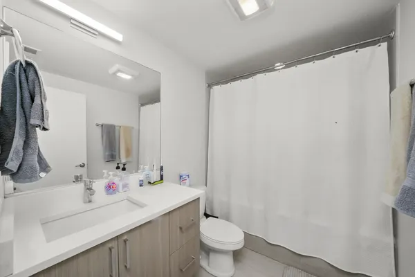 $3,811 | 832 West Erie Street, Unit 4W, Chicago, IL 60642