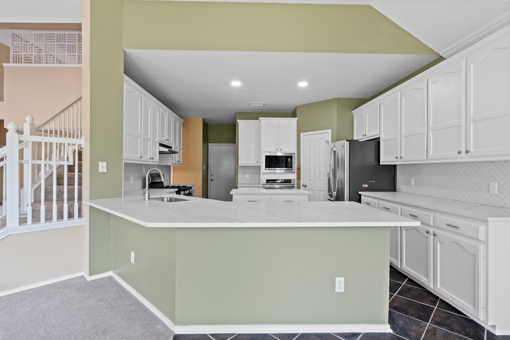 8605 Axis Drive Austin, TX 78749 - Photo 12 of 38 An inviting kitchen with pristine countertops and modern appliances offers abundant culinary space.