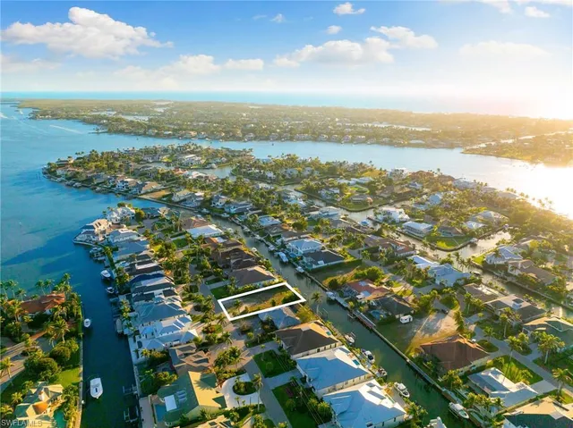 a view of a multi story building