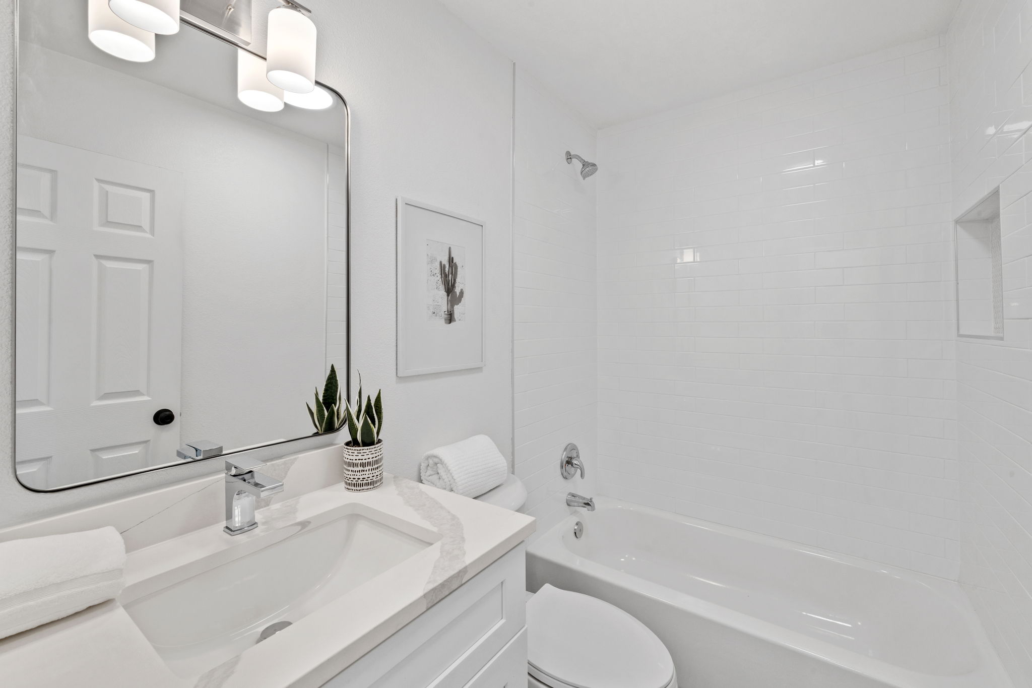 9502 Crown Ridge Road Austin, TX 78753 - Photo 11 of 13 Bathroom with vanity and shower / bath combination