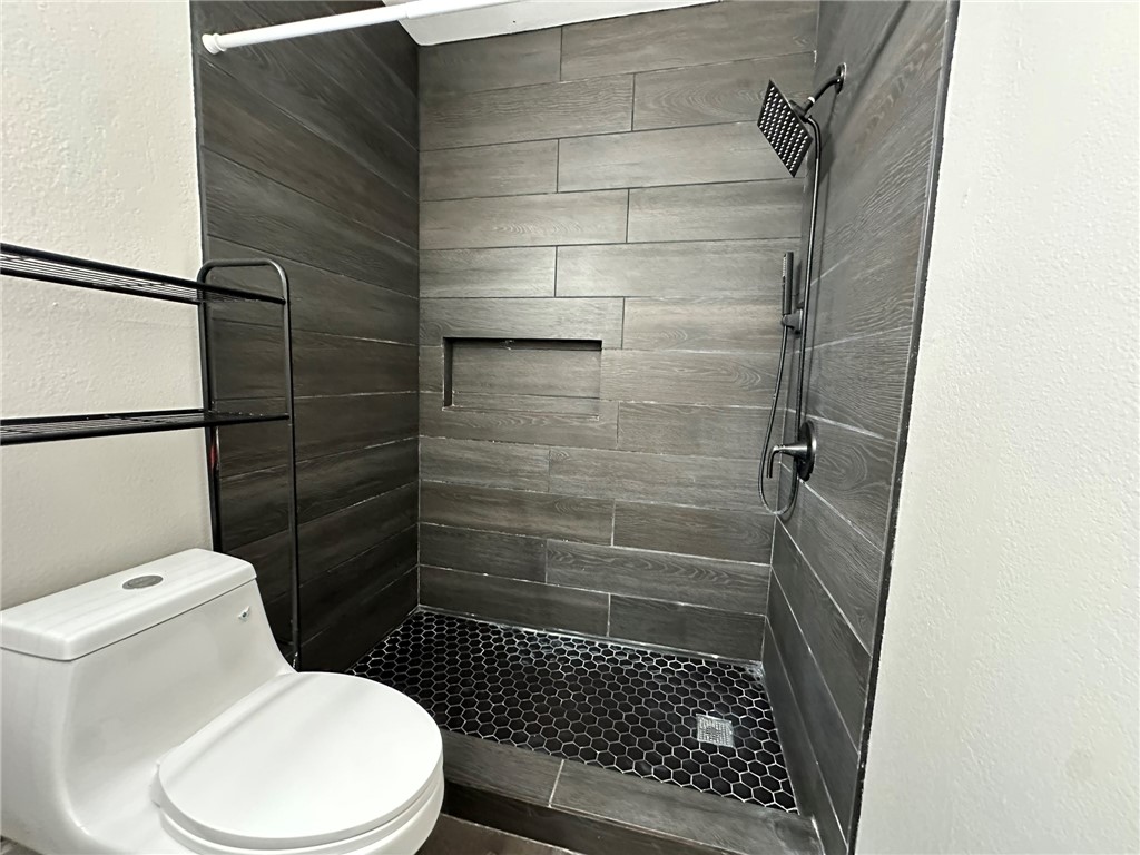 3152 Meadow Lane Robstown, TX 78380 - Photo 32 of 40 a bathroom with a toilet and a shower