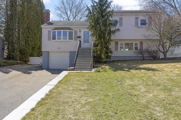 $4,250 | 160 Ravenswood Road, Waltham, MA 02453