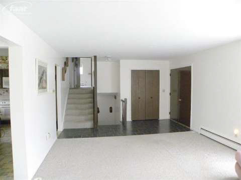 2712 Lyons Road Owosso, MI 48867 - Photo 9 of 27 20416215-8.JPG