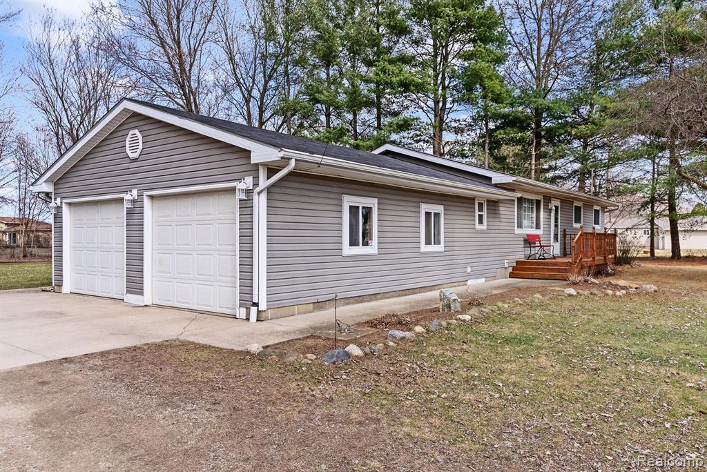 8629 Canada Road Birch Run, MI 48415 - Photo 2 of 44