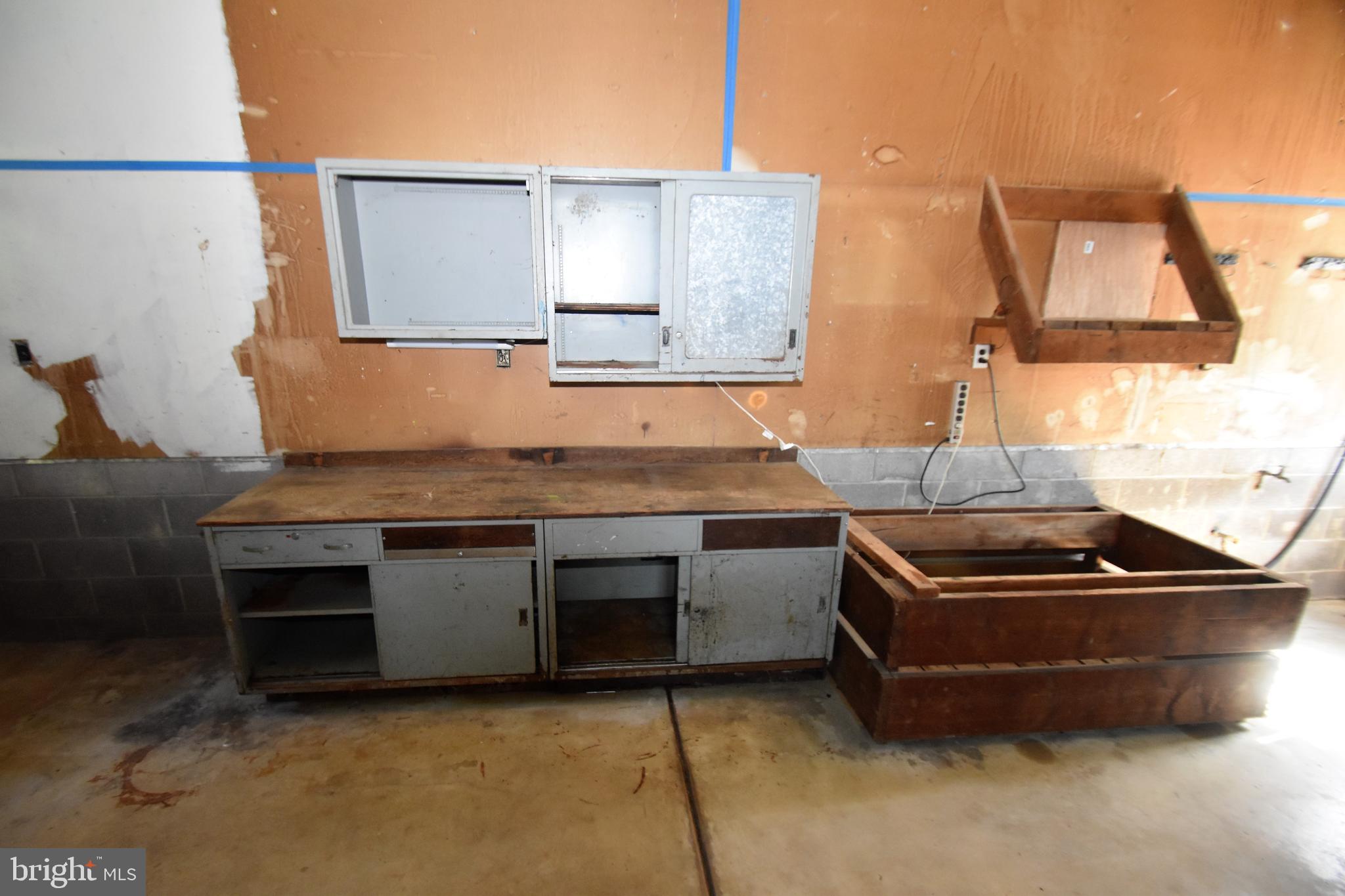 1140 Dutch Neck Road Middletown, DE 19709 - Photo 62 of 78 Work benches in garage