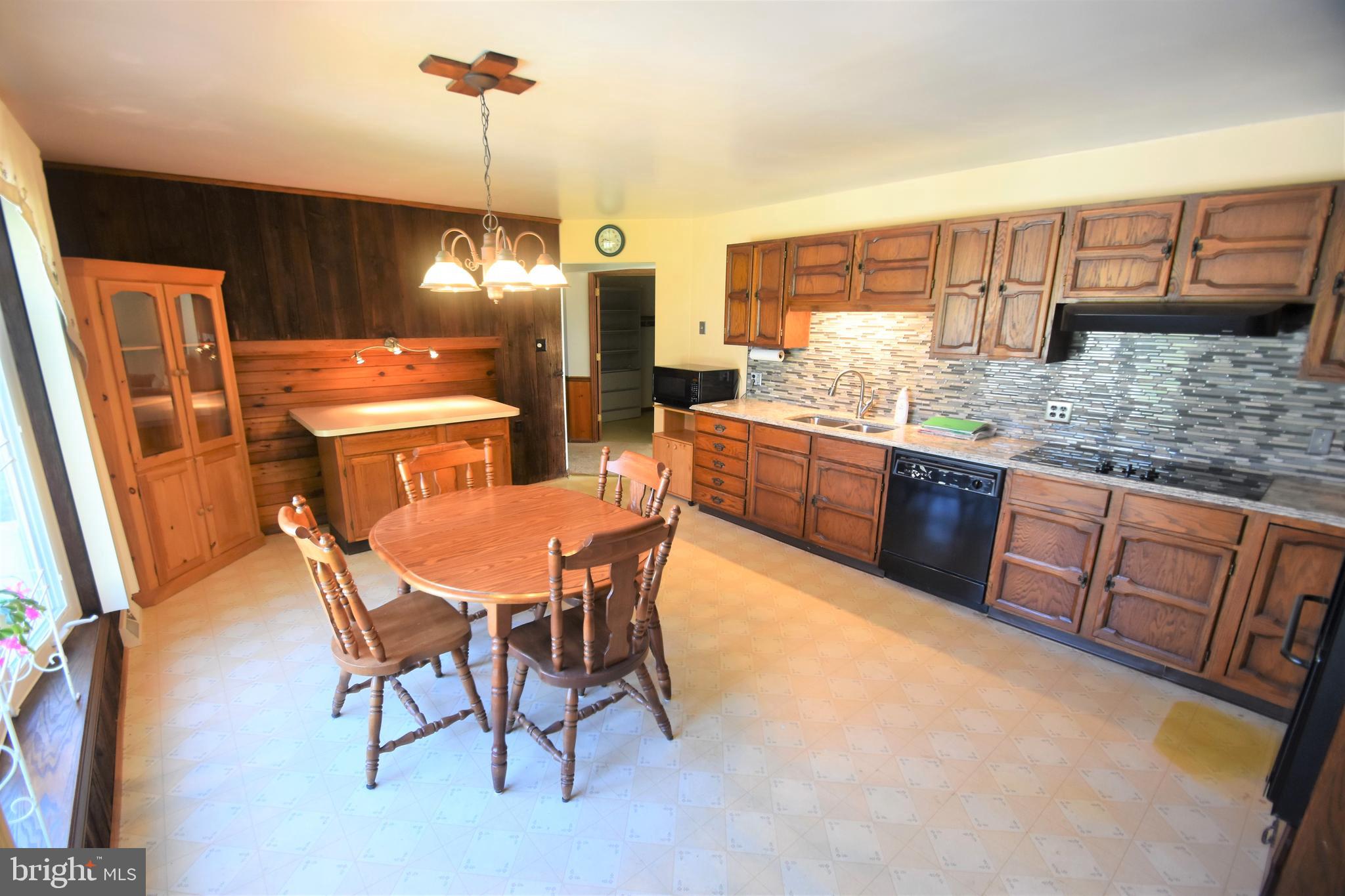 1140 Dutch Neck Road Middletown, DE 19709 - Photo 8 of 78 BIG eat-in kitchen