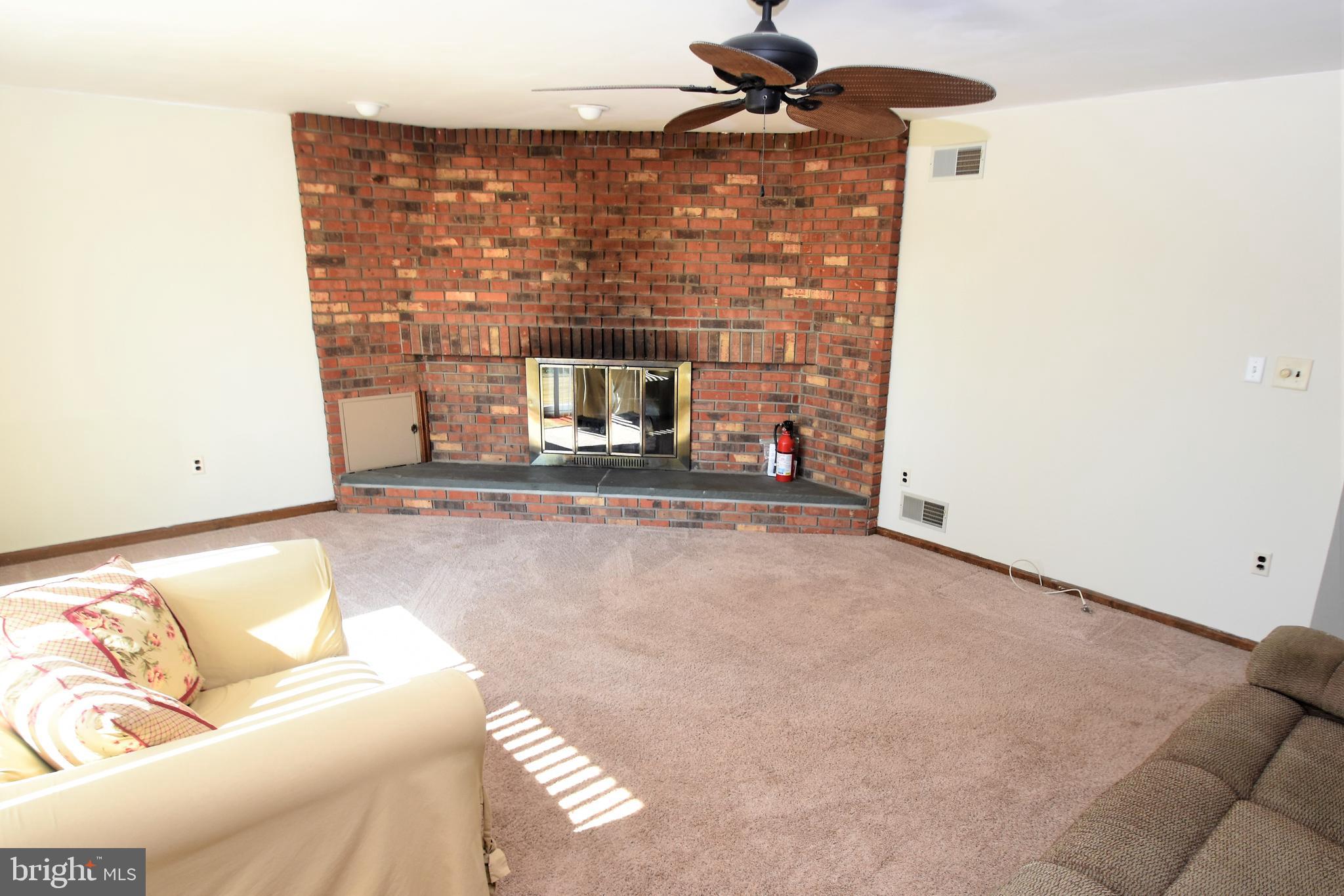 1140 Dutch Neck Road Middletown, DE 19709 - Photo 10 of 78 Corner Fireplace