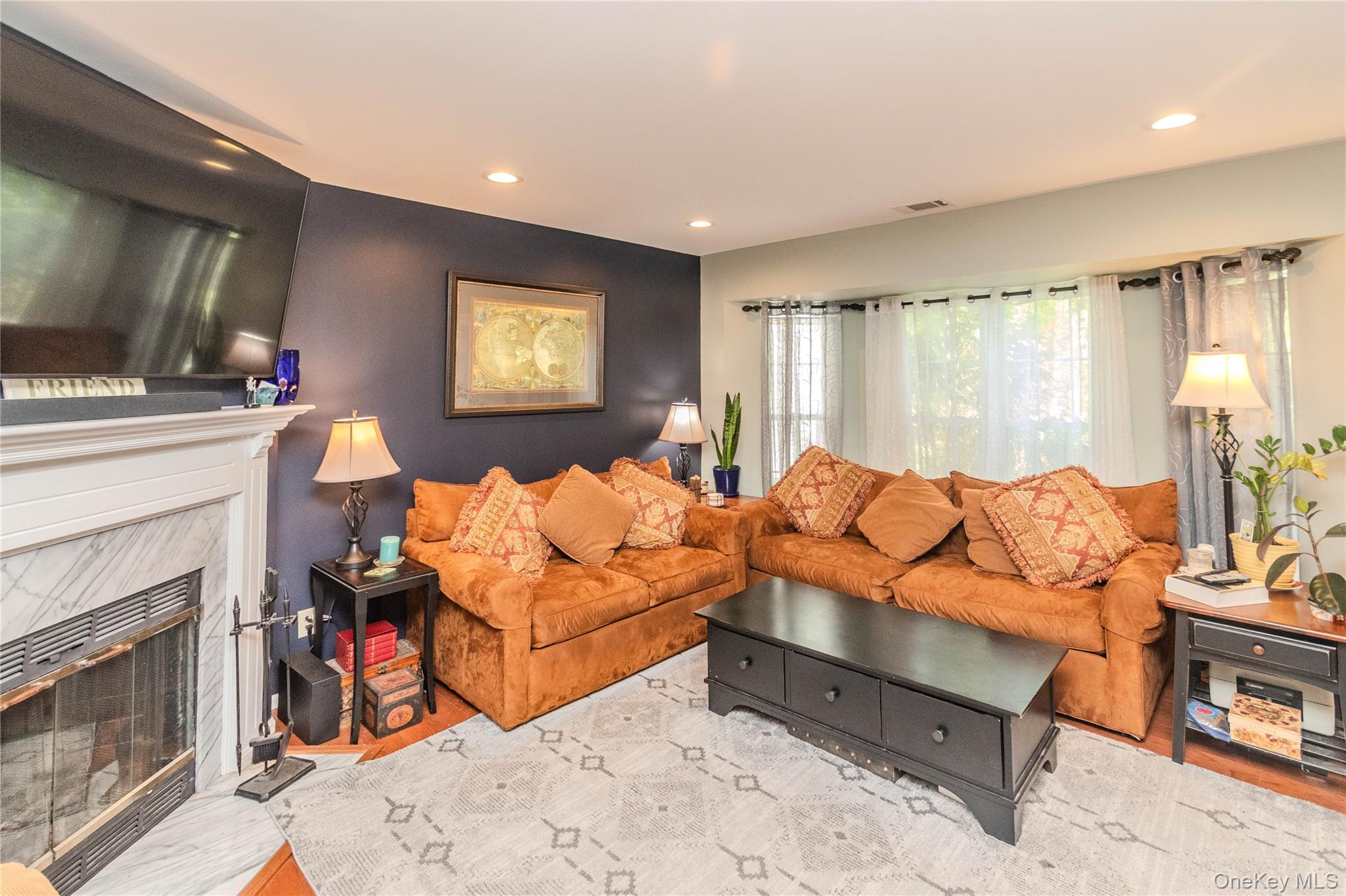 10 Olde Wagon Road Warwick, NY 10990 - Photo 5 of 31 Bright and comfortable living room/family space