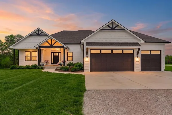 $600,000 | 12749 Northeast Cherokee Drive, Adrian, MO 64720