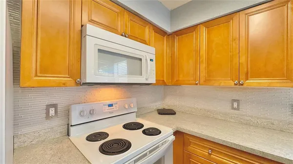 $1,750 | 3038 Antique Oaks Circle, Unit 165, Winter Park, FL 32792