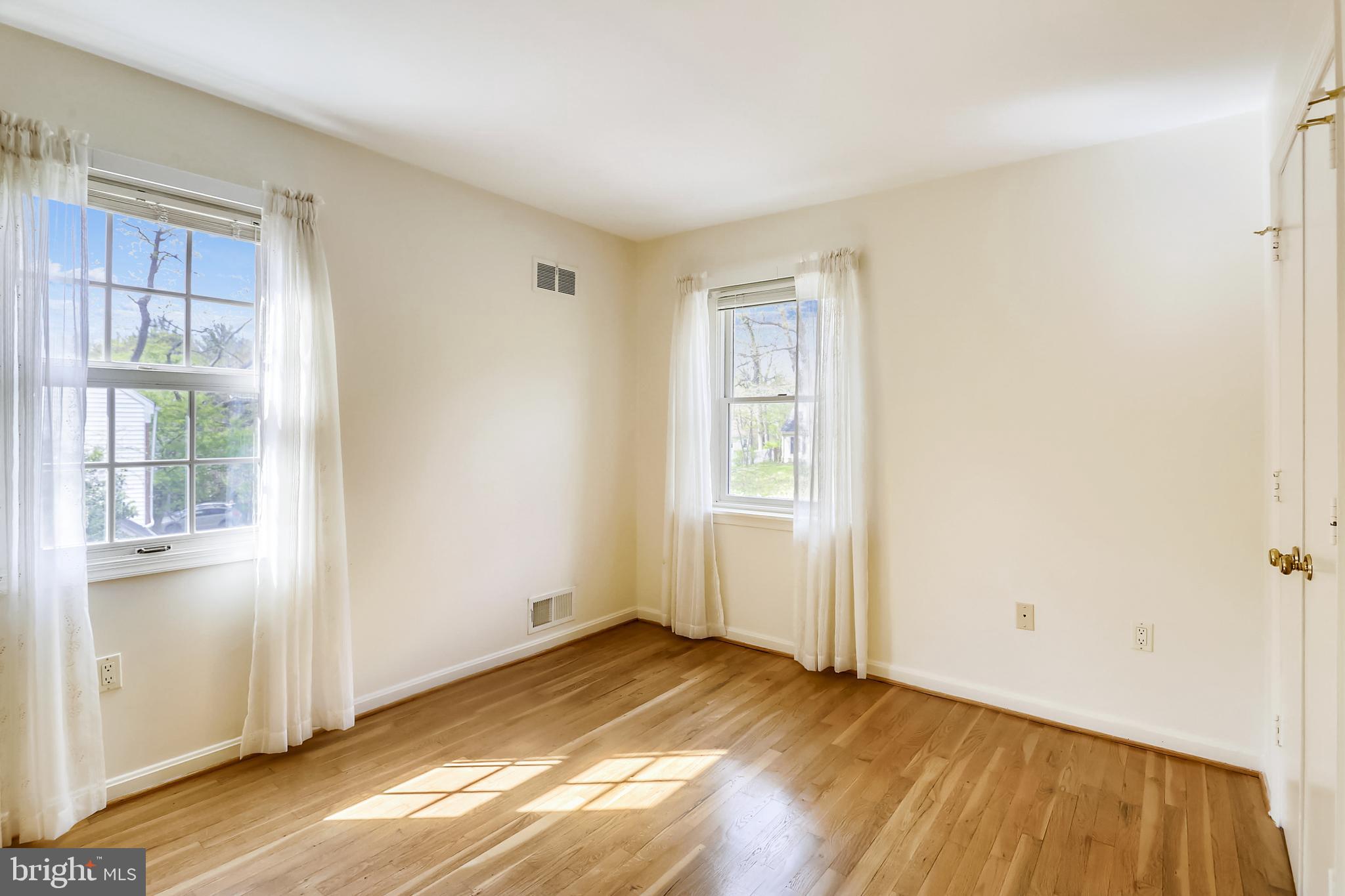 13624 Middlevale Lane Silver Spring, MD 20906 - Photo 38 of 60 Bedroom #3 with 2 Windows