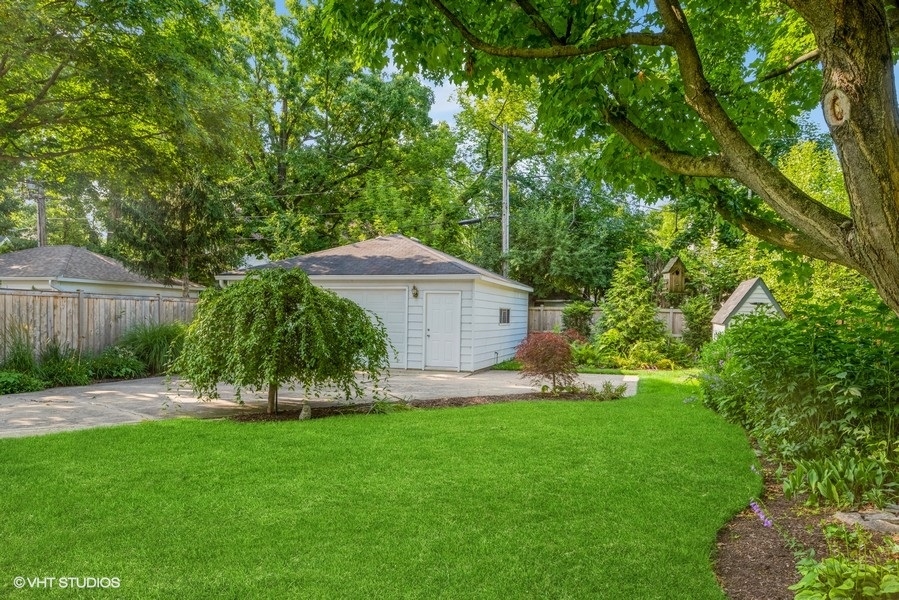 458 Sunset Road Winnetka, IL 60093 - Photo 17 of 17 a view of a backyard with a garden