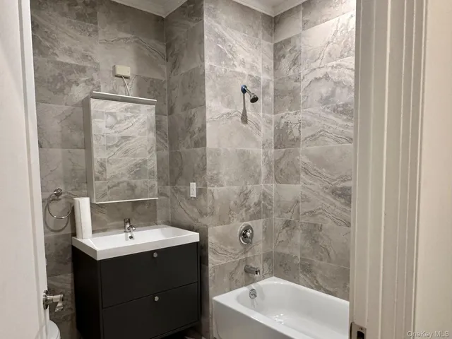 $2,695 | 362 West Merrick Road, Unit 102, Valley Stream, NY 11580