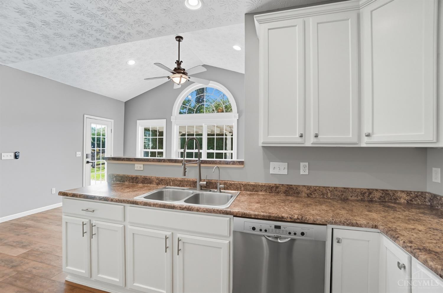 5472 Gwendolyn Ridge Cincinnati, OH 45238 - Photo 17 of 79 Gallery Image 17