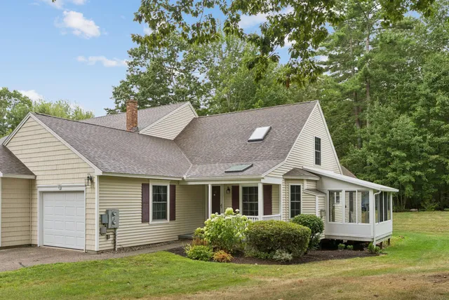 $545,000 | 17 Hampton Glen Drive, Unit 5, Kennebunk, ME 04043