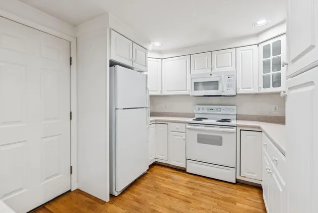 $545,000 | 17 Hampton Glen Drive, Unit 5, Kennebunk, ME 04043