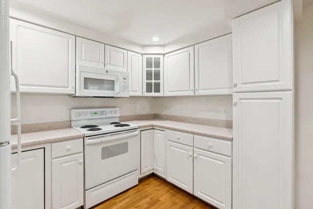 $545,000 | 17 Hampton Glen Drive, Unit 5, Kennebunk, ME 04043