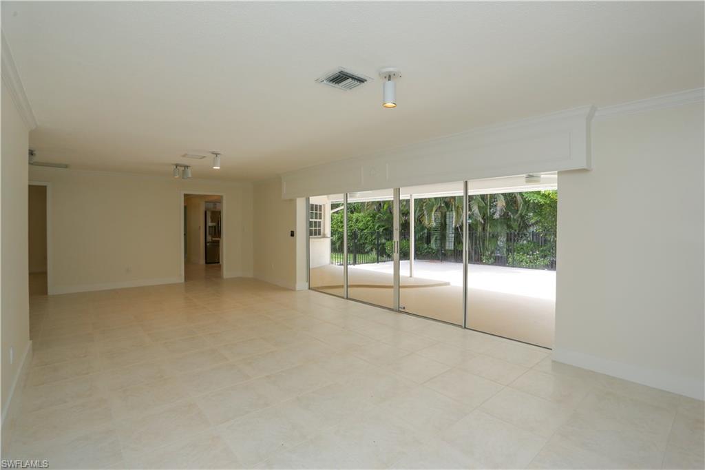 2901 Crayton Road Naples, FL 34103 - Photo 38 of 50