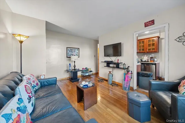 $309,900 | 136-59 Jewel Avenue, Unit A | Kew Gardens Hills