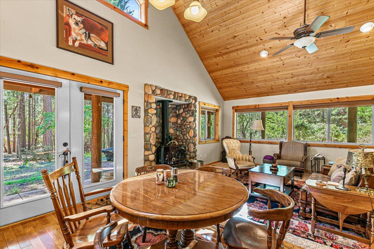 785 Crow Road Merlin, OR 97532 - Photo 10 of 36 13-13