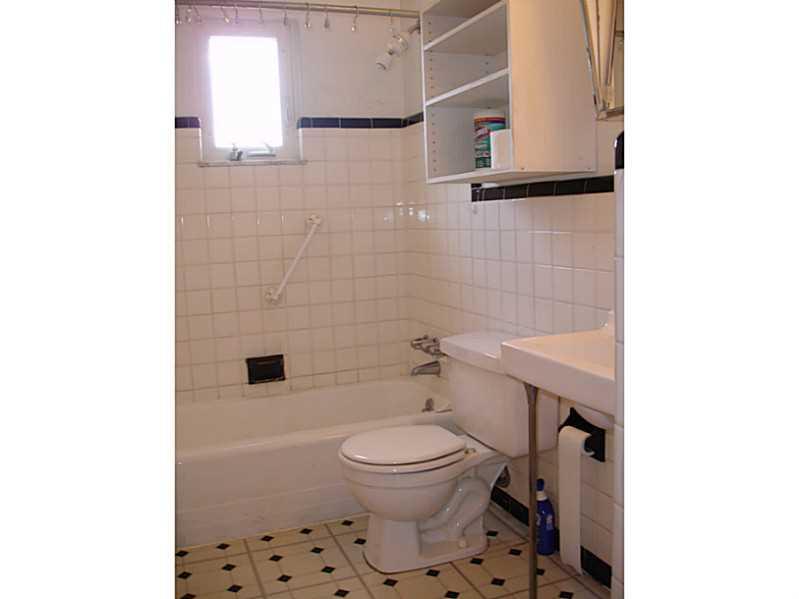 18 Porters Hollow Road Coraopolis, PA 15108 - Photo 11 of 15 Full Bath.