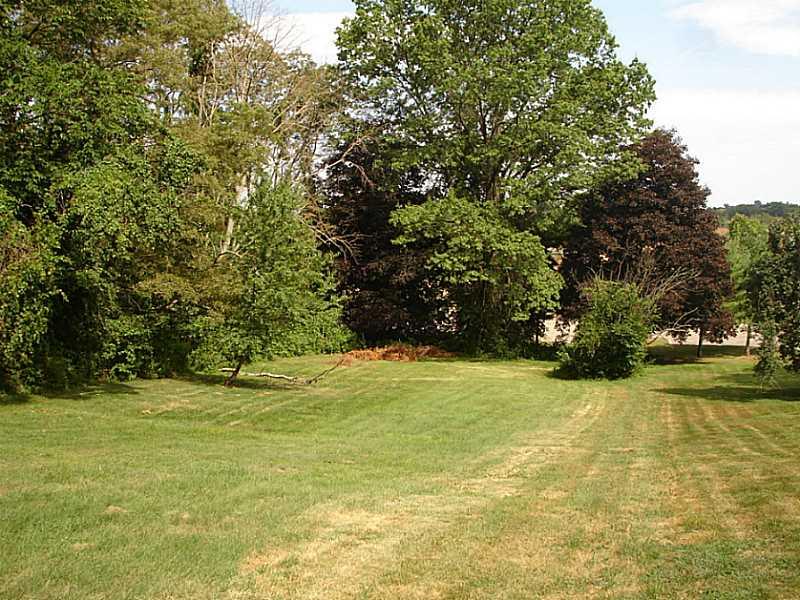 18 Porters Hollow Road Coraopolis, PA 15108 - Photo 13 of 15 Yard/Garden.